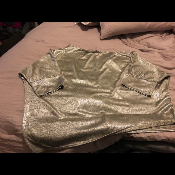 NWOT Off the shoulder silver top - Picture 3 of 3